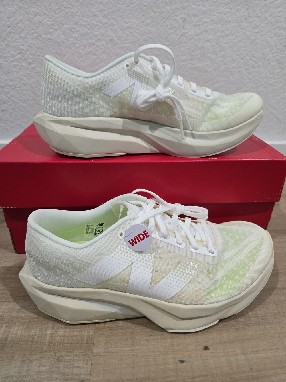 New Balance Fuelcell Rebel V4 Women's Wide Running Shoes in Pale Green/White